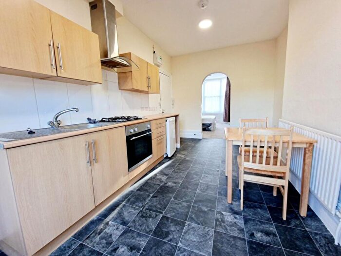 Flat To Rent In Rushmore Road, Clapton, E5