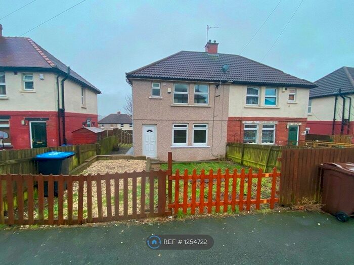 3 Bedroom Semi-Detached House To Rent In Falkland Road, Bradford BD10