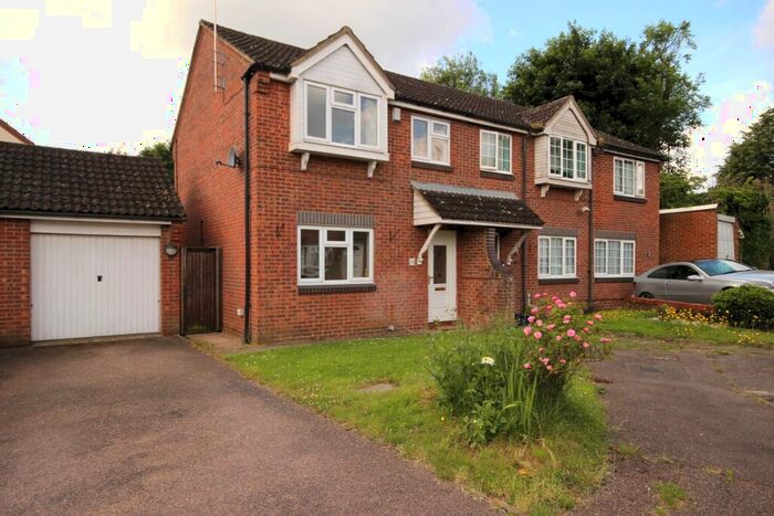 3 Bedroom Semi-Detached House To Rent In Kingsmead, Cheshunt, EN8