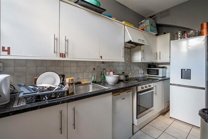 3 Bedroom Terraced House For Sale In Grange Avenue, London, N12