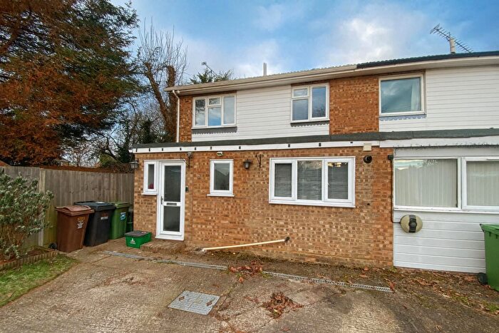 3 Bedroom End Of Terrace House For Sale In Wood End, Park Street, St. Albans. Hertfordshire, AL2