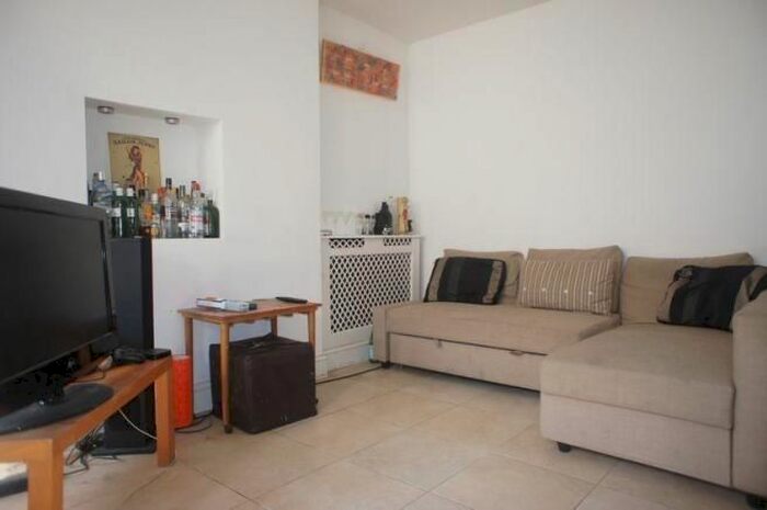 2 Bedroom Flat To Rent In Elmbourne Road, Balham, SW17