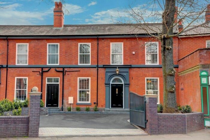 4 Bedroom Semi-Detached House To Rent In Alcester Road, Moseley, B13