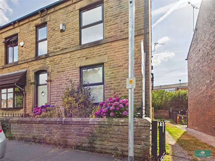 3 Bedroom End Of Terrace House To Rent In Oldham Road, Balderstone, Rochdale, OL11