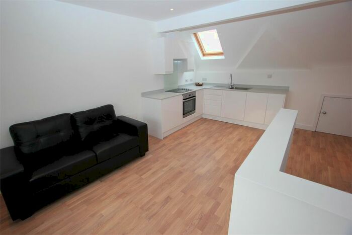 2 Bedroom Flat To Rent In Old Kent Road, Old Kent Road, London, SE15