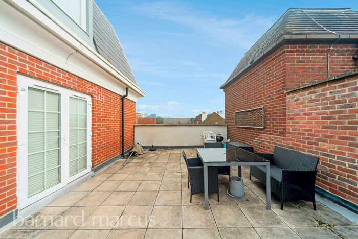 2 Bedroom Apartment To Rent In Station Approach, Epsom, KT19
