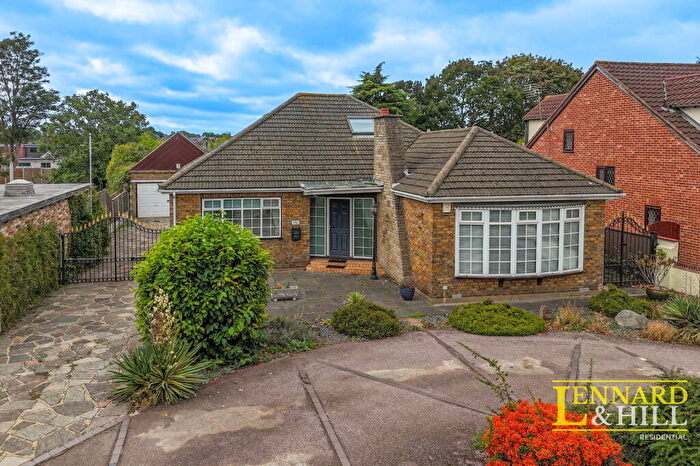 4 Bedroom Chalet For Sale In Lodge Lane, Grays, RM17