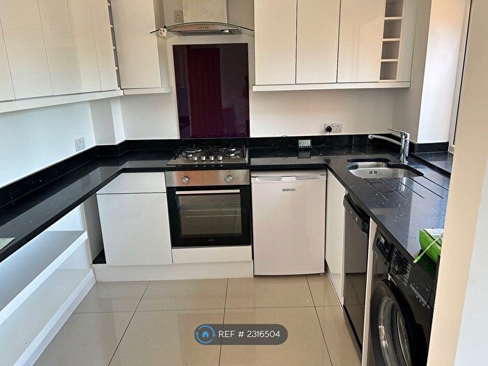 2 Bedroom Maisonette To Rent In New Park Drive, Hemel Hempstead, HP2
