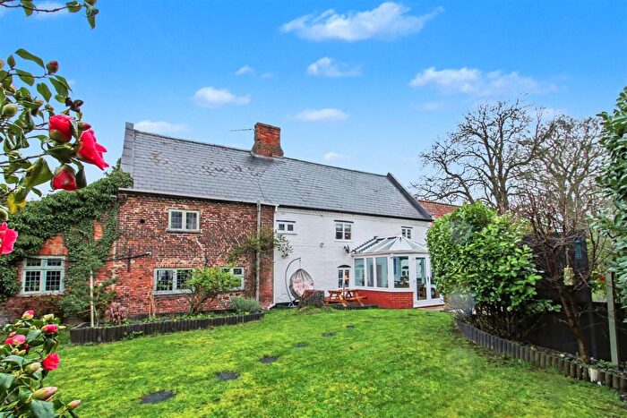 2 Bedroom Cottage For Sale In Gayton Road, Gaywood, King's Lynn, PE30