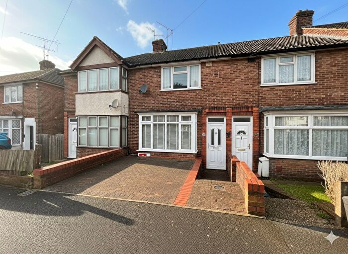 2 Bedroom Terraced House For Sale In Pomfret Avenue, Luton, Bedfordshire, LU2