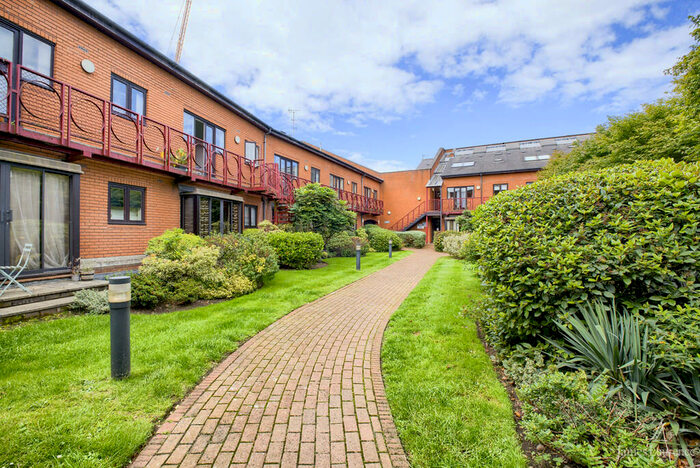 2 Bedroom Apartment To Rent In Kings Court, Cox Street, Birmingham, B3