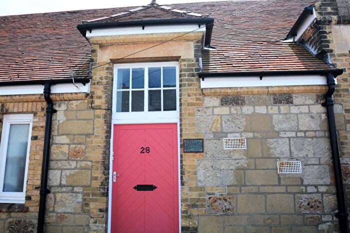 1 Bedroom Flat To Rent In South Street, Ventnor, PO38