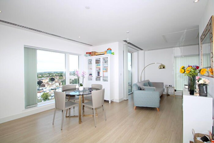 2 Bedroom Apartment To Rent In Cherry Orchard Road, Croydon, CR0