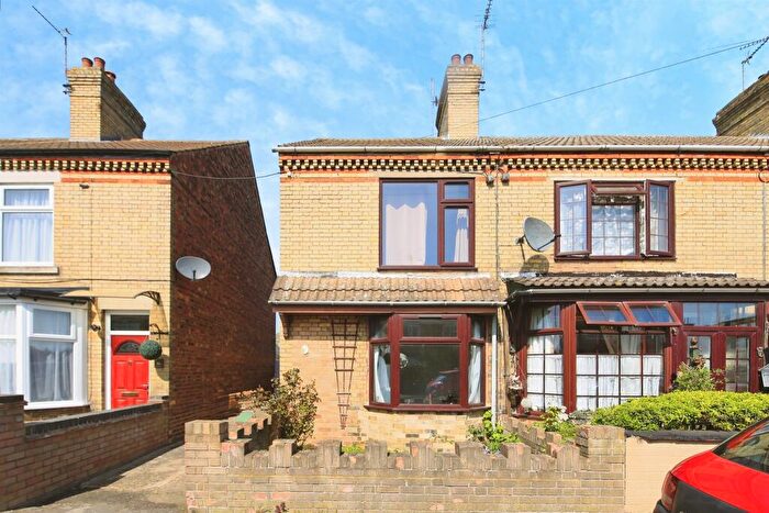 2 Bedroom End Of Terrace House For Sale In Chapel Street, Stanground, Peterborough, PE2