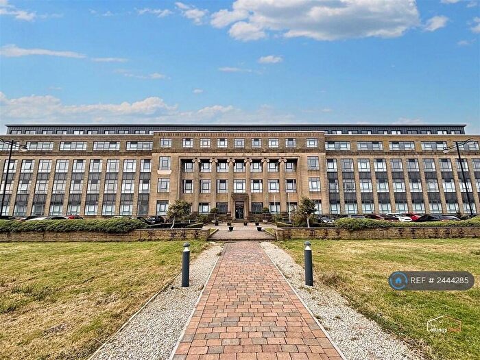 Studio To Rent In Card House, Bradford, BD9