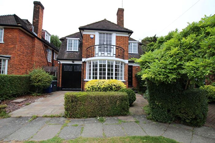 4 Bedroom Detached House To Rent In Brim Hill, London, N2