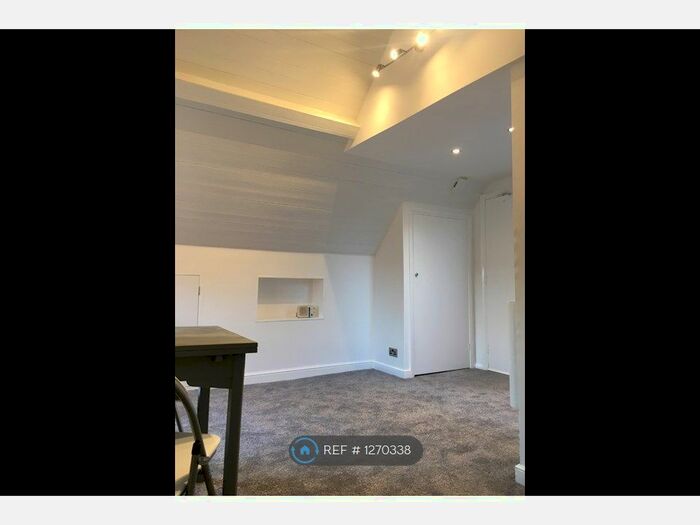 Studio To Rent In Rectory Avenue, High Wycombe HP13