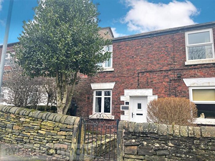 2 Bedroom End Of Terrace House To Rent In Holts Lane, Oldham, Greater Manchester, OL4