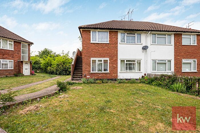2 Bedroom Maisonette For Sale In Brunel Road, Maidenhead, Berkshire, SL6