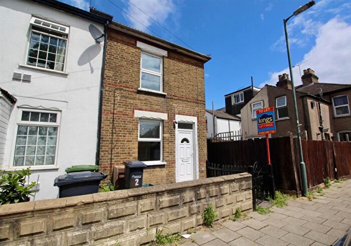 3 Bedroom End Of Terrace House To Rent In Kings Road, Waltham Cross, EN8