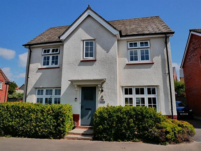 4 Bedroom Detached House For Sale In Comet Crescent, Calne, SN11