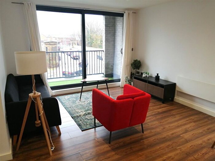 2 Bedroom Flat To Rent In Crossbank, Salford, M7