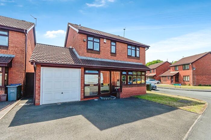 4 Bedroom Detached House For Sale In Snapdragon Drive, Walsall, WS5