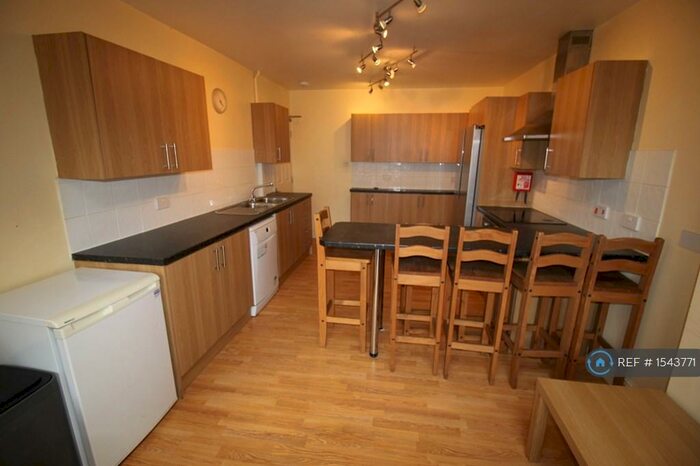 7 Bedroom Semi-Detached House To Rent In Ripstone Gardens, Southampton, SO17