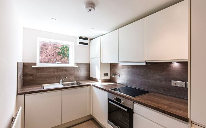 1 Bedroom Flat To Rent In Kings Avenue, London, SW4