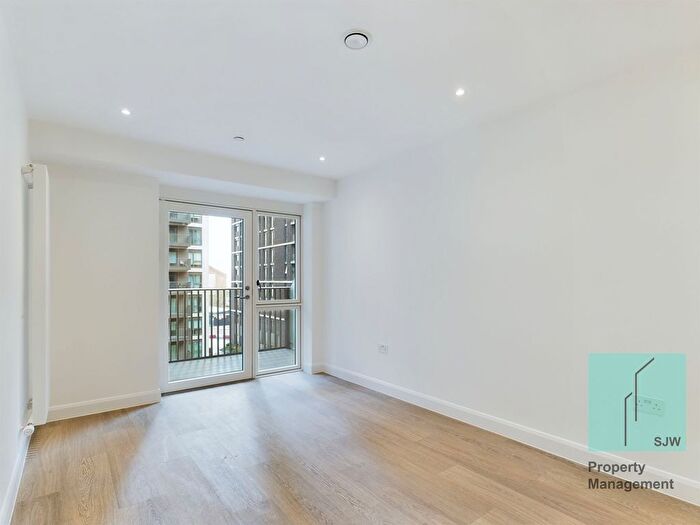 1 Bedroom Flat To Rent In Eden Place, Ellipse House, E16