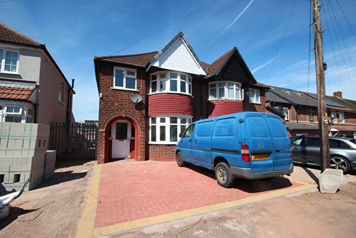 3 Bedroom Semi Detached House To Rent In Wyndhurst Road, Birmingham, B33