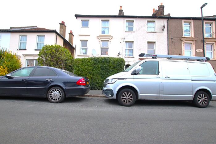 2 Bedroom Flat To Rent In Oval Road, Croydon, CR0