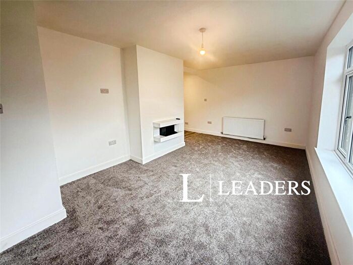 3 Bedroom Semi-Detached House To Rent In Moffat Grove, Stoke-on-Trent, Staffordshire, ST2