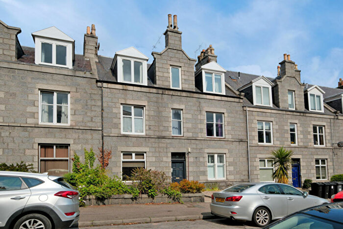 2 Bedroom Flat For Sale In Balmoral Place, The City Centre, Aberdeen, AB10