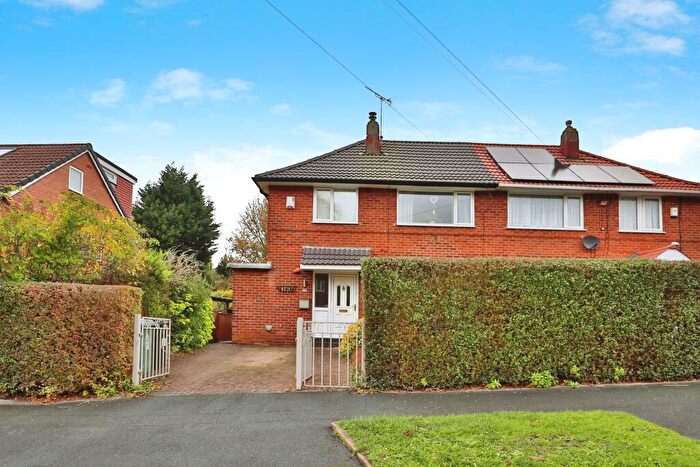 3 Bedroom Semi-Detached House For Sale In Foxcroft Mount, Leeds, LS6