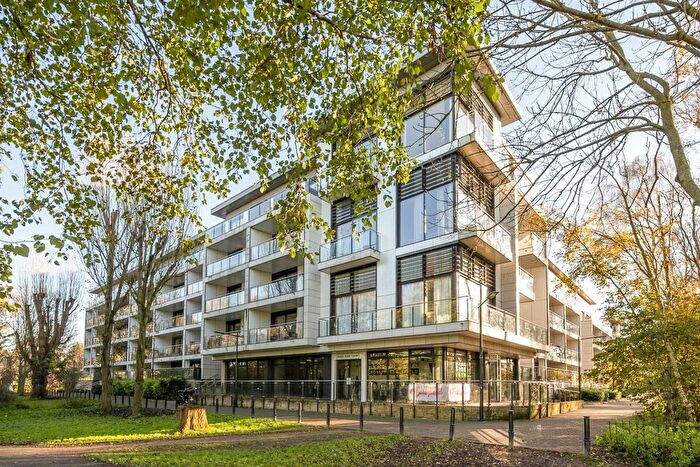 3 Bedroom Flat To Rent In Knaresborough Drive, Earlsfield, London, SW18