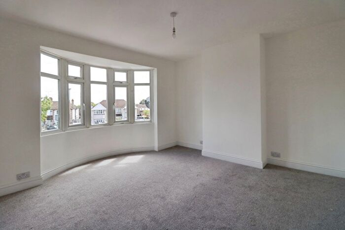 2 Bedroom Flat To Rent In Eastwood Road North, Leigh-On-Sea, SS9