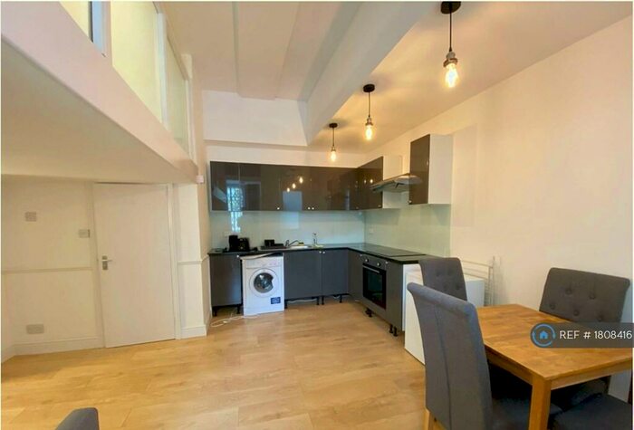 Studio To Rent In Caledonian Road, London, N1