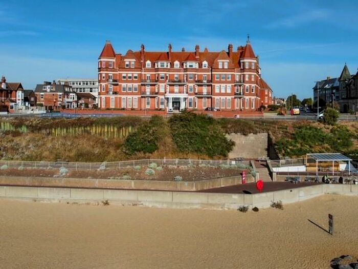 2 Bedroom Flat To Rent In Marine Parade East, Clacton On Sea, CO15