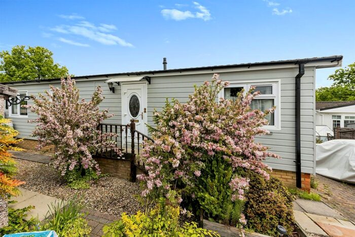 2 Bedroom Mobile/park Home For Sale In Shirkoak Park, Woodchurch, Ashford, TN26