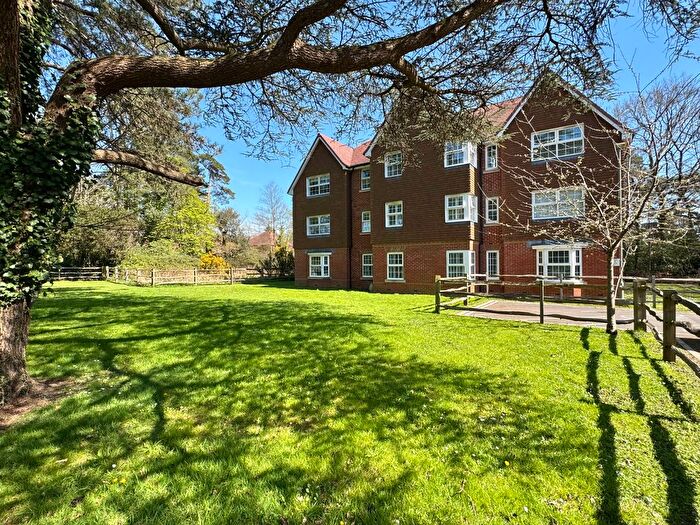 2 Bedroom Flat To Rent In Montefiore Drive, Southampton, SO31