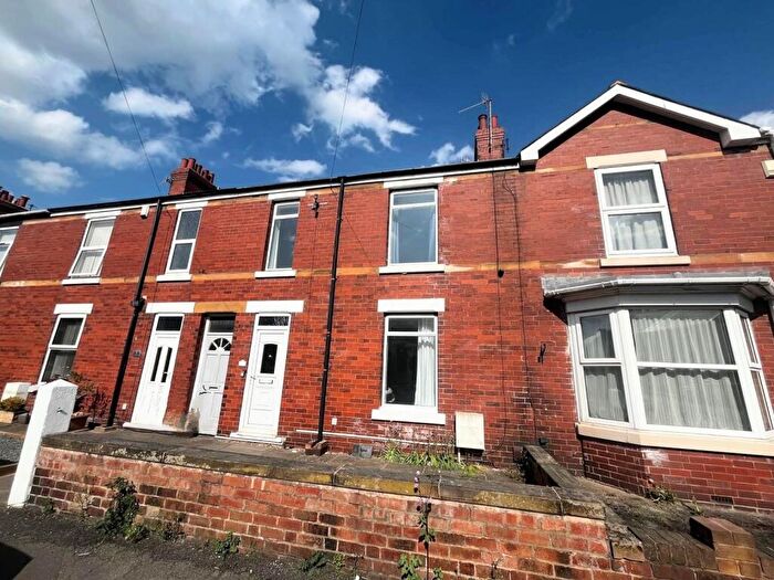 3 Bedroom Terraced House To Rent In Crown Road, Stonegravels, Chesterfield, S41