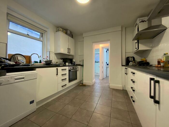 6 Bedroom Terraced House To Rent In Llantrisant Street, Cathays, CF24