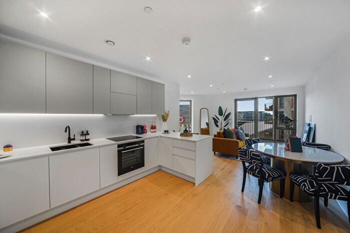 2 Bedroom Flat For Sale In Lily House, Verdo, TW8