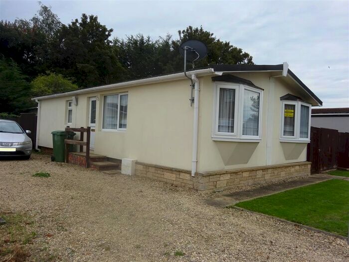 2 Bedroom Mobile/park Home For Sale In Orchard Park, Hayden Lane, Cheltenham, GL51