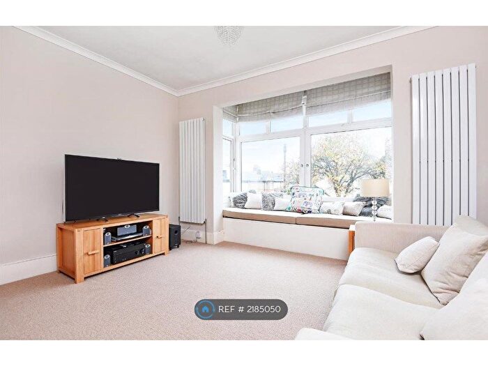 2 Bedroom Flat To Rent In Leinster Avenue, London, SW14