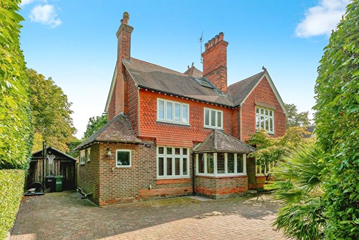 4 Bedroom Detached House For Sale In Russells Crescent, Horley, RH6