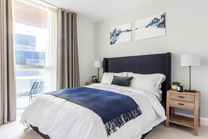 2 Bedroom Apartment To Rent In Harbour Way, London, E14