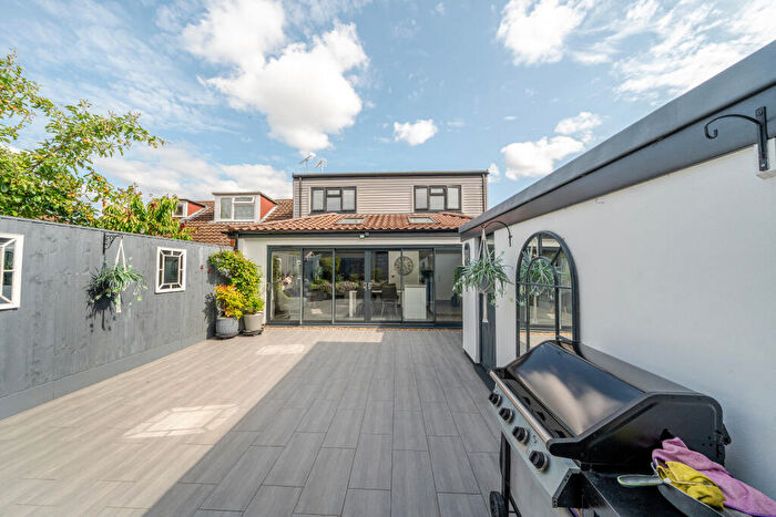 2 Bedroom House To Rent In Brunel Road, Maidenhead, SL6