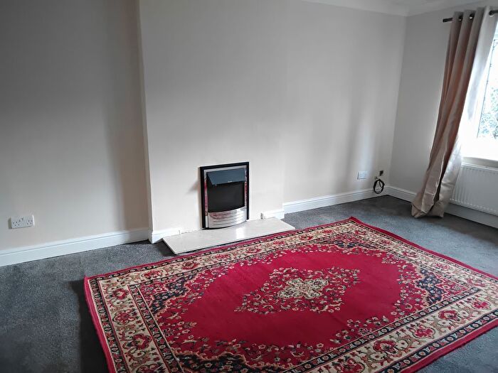 2 Bedroom Flat To Rent In Tannerbrook Close, Clayton, Bradford, BD14